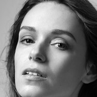 Alex Essoe Naken