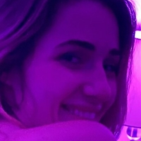 Alexandra Next Door Naken