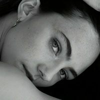 Amelia Zadro Naken