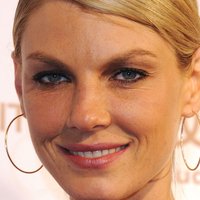Angela Lindvall Naken