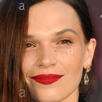 Anna Brewster Naken