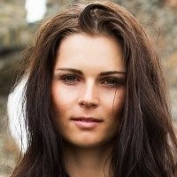 Anna Fenninger Naken