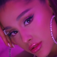 Ariana Grandes Naken