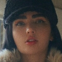 ariana Naken