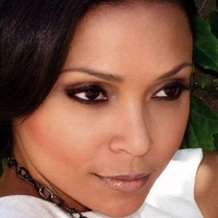 Danielle Nicolet Naken