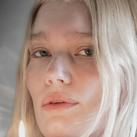Dottirmodel Naken