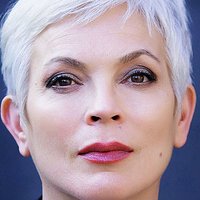 Elizabeth Gracen Naken