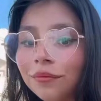 Emili Petit Naken