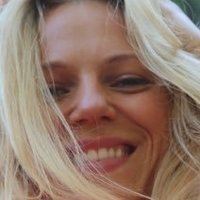 Emma Bell Naken