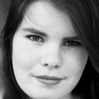 Emma Levie Naken