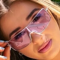 Jessica Macrina Naken