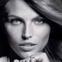Karlina Caune Naken