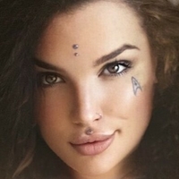 Kayla Tade Naken