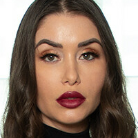 Lauura Marie Naken