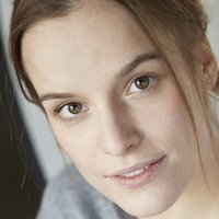 Leonie Landa Naken