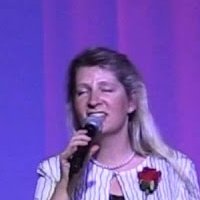 Linda Coombes Naken