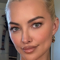 Lindsay Pelas Naken
