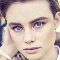 Lucy Fry Naken