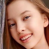 lyyselena Naken