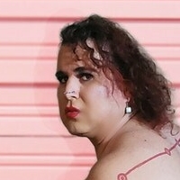 Maxine Tangles Naken