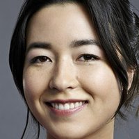 Maya Erskine Naken