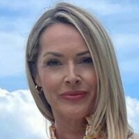 Mel Lowe Naken