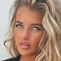 Mia Woodhall Naken