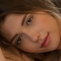 Mila Azul Naken