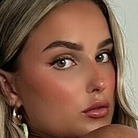 Olivia Prosser Naken