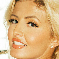 Poppy Wabe Hughes Naken