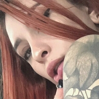 Riley Red Naken