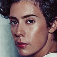 Roberta Colindrez Naken