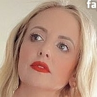 Sara Michelle Naken