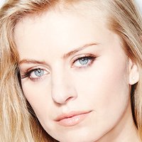 Sarah Minnich Naken