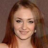 Sophie Turner Fakes Naken