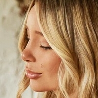 usertina Naken