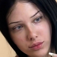 valinie Naken