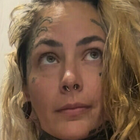 Vero Venturing Naken