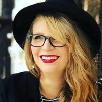 Vicci Martinez Naken