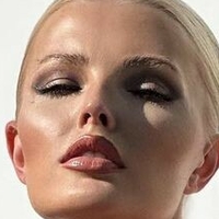Zienna Sonne Naken